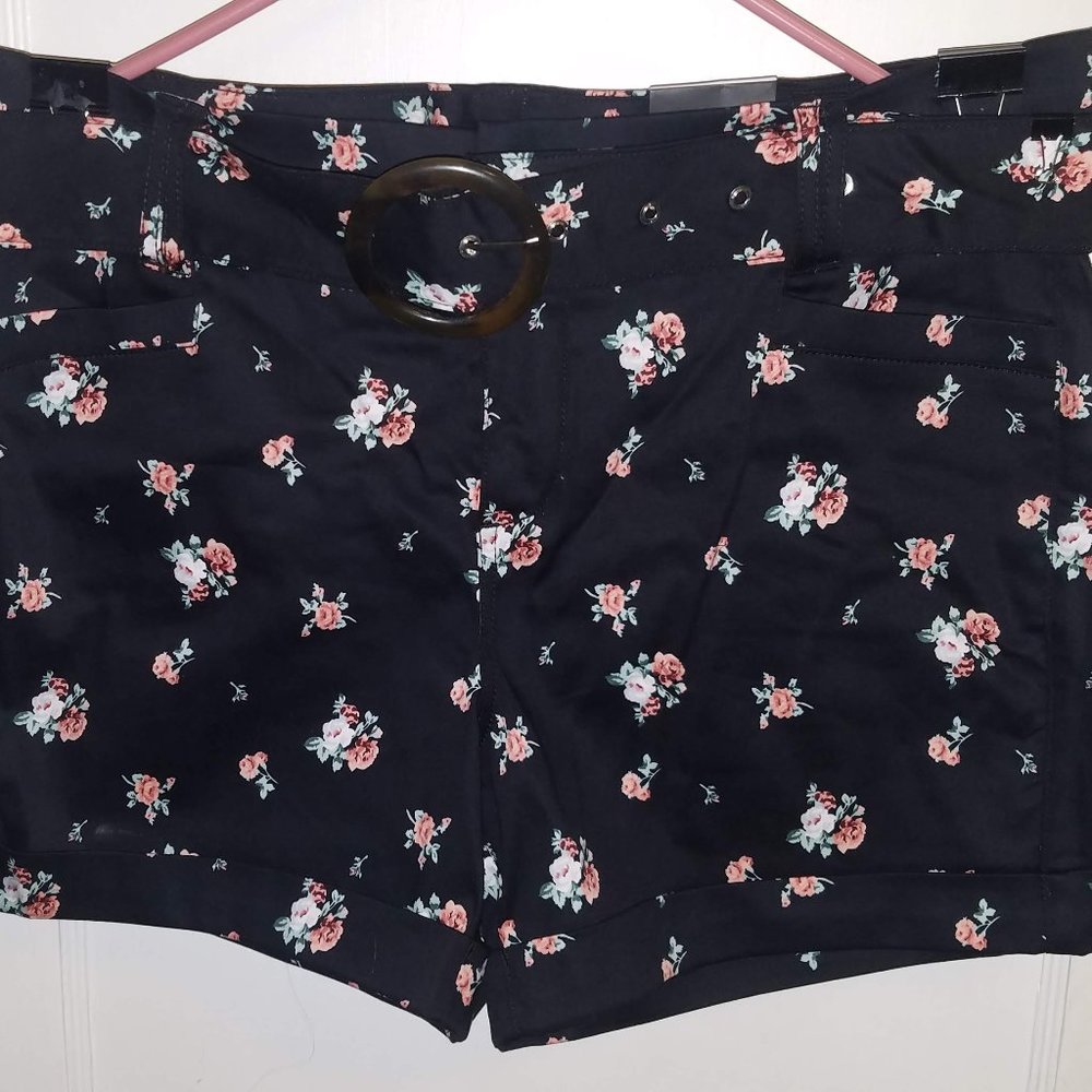 Brand new Torrid Dress Shorts in Black Floral Sz16